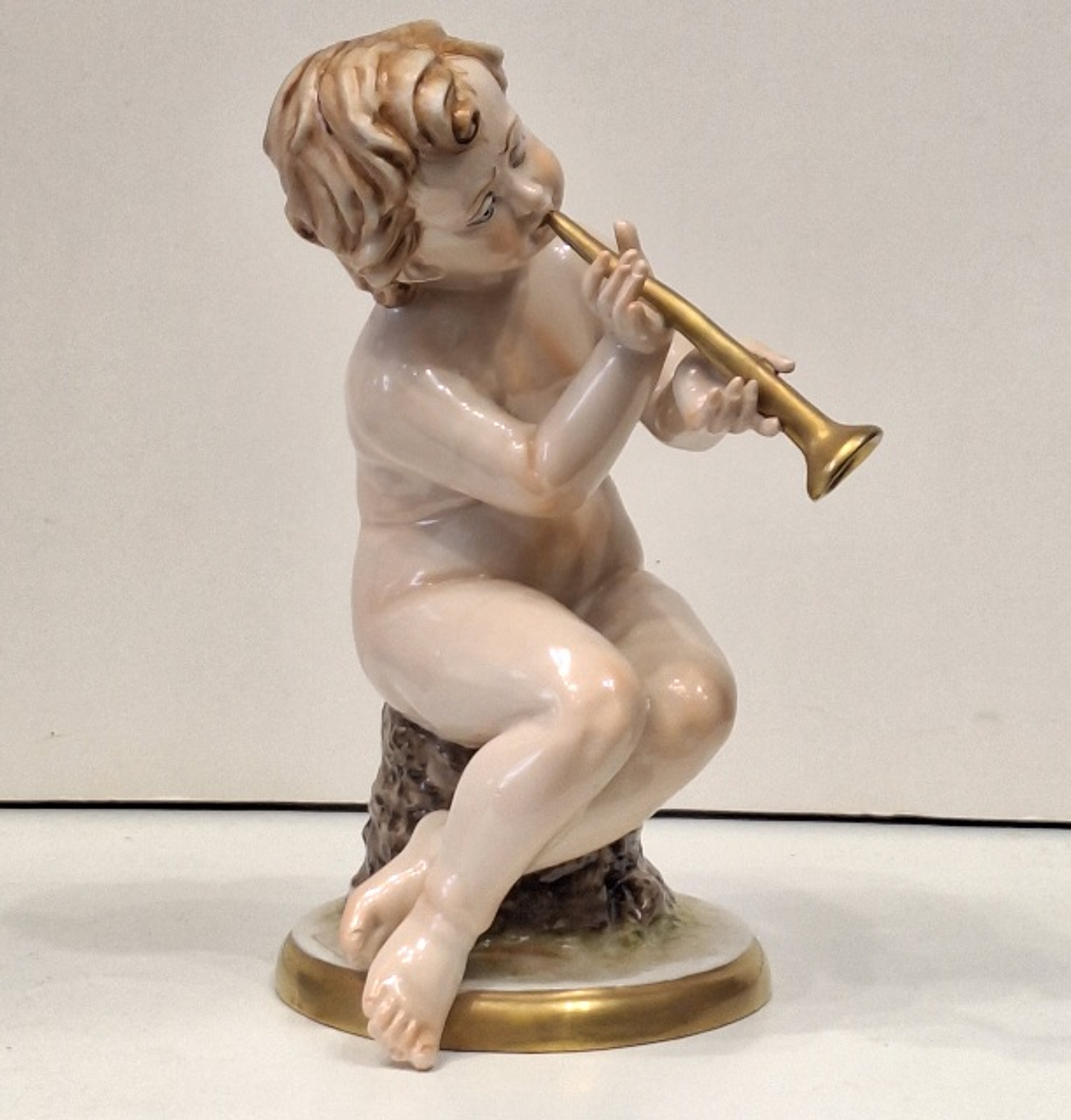 Anjo com corneta porcelana espanhola  2