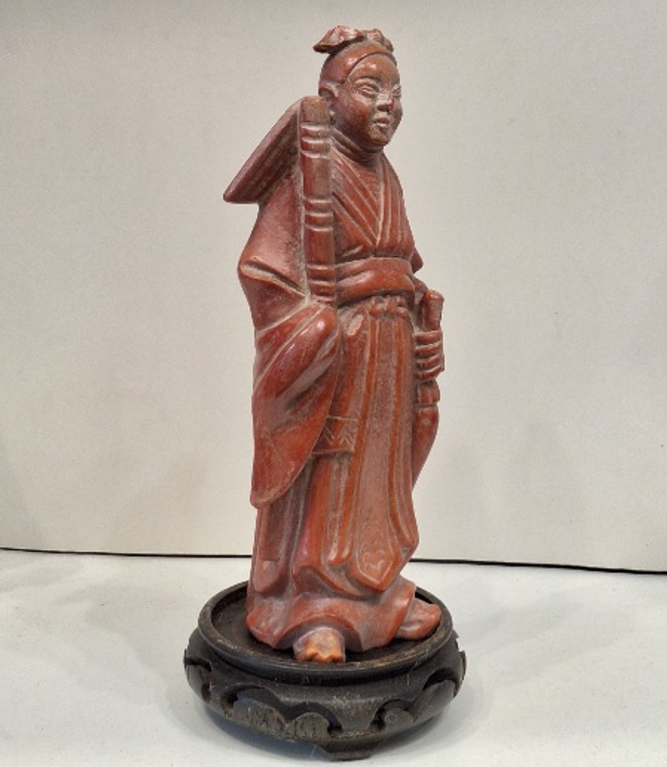 Escultura asiática em pedra sabão coral 2