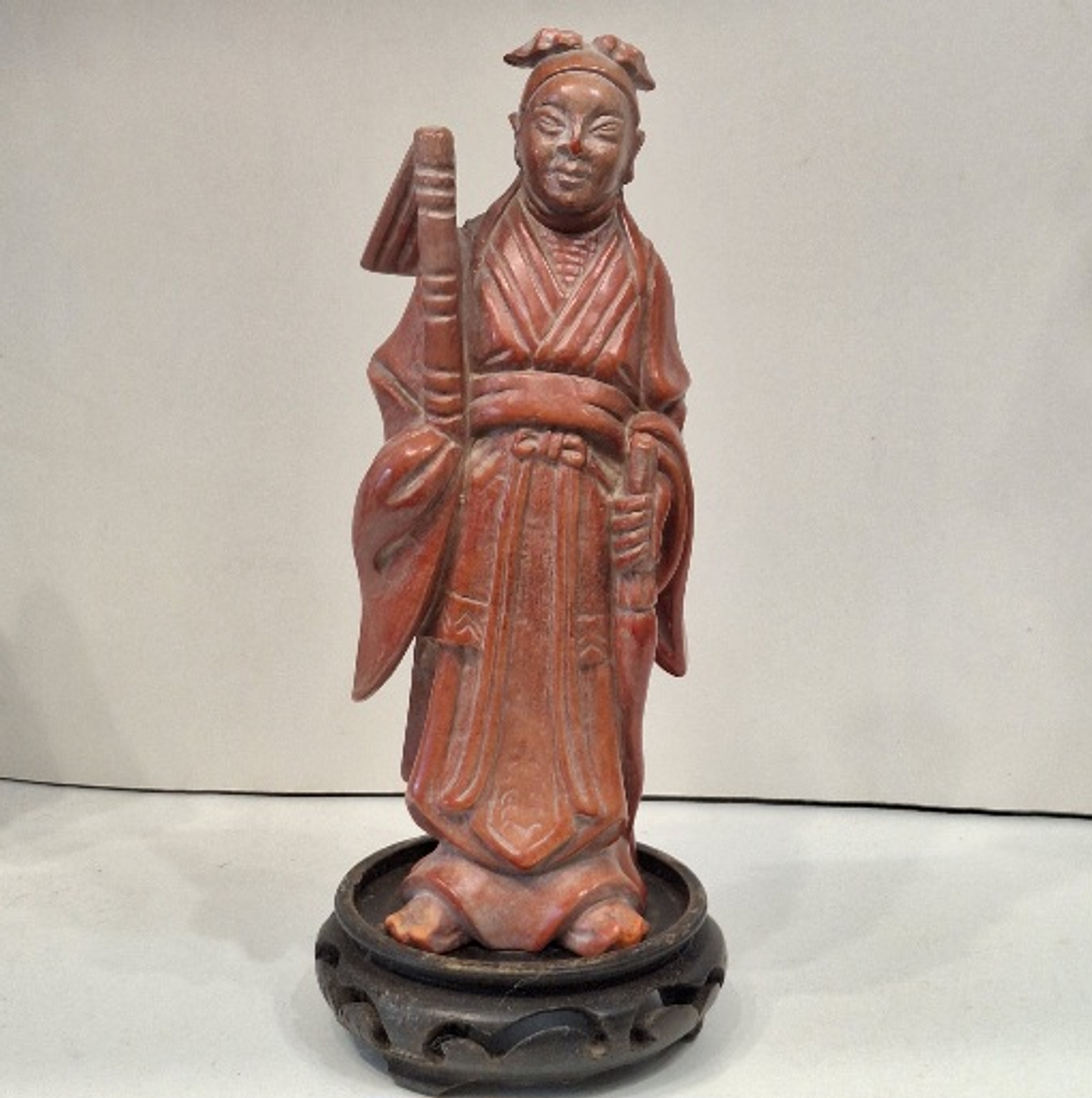 Escultura asiática em pedra sabão coral 1