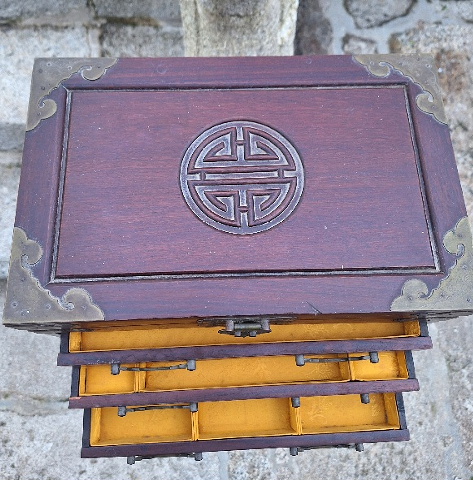 Caixa porta-Jóias, em madeira oriental  4