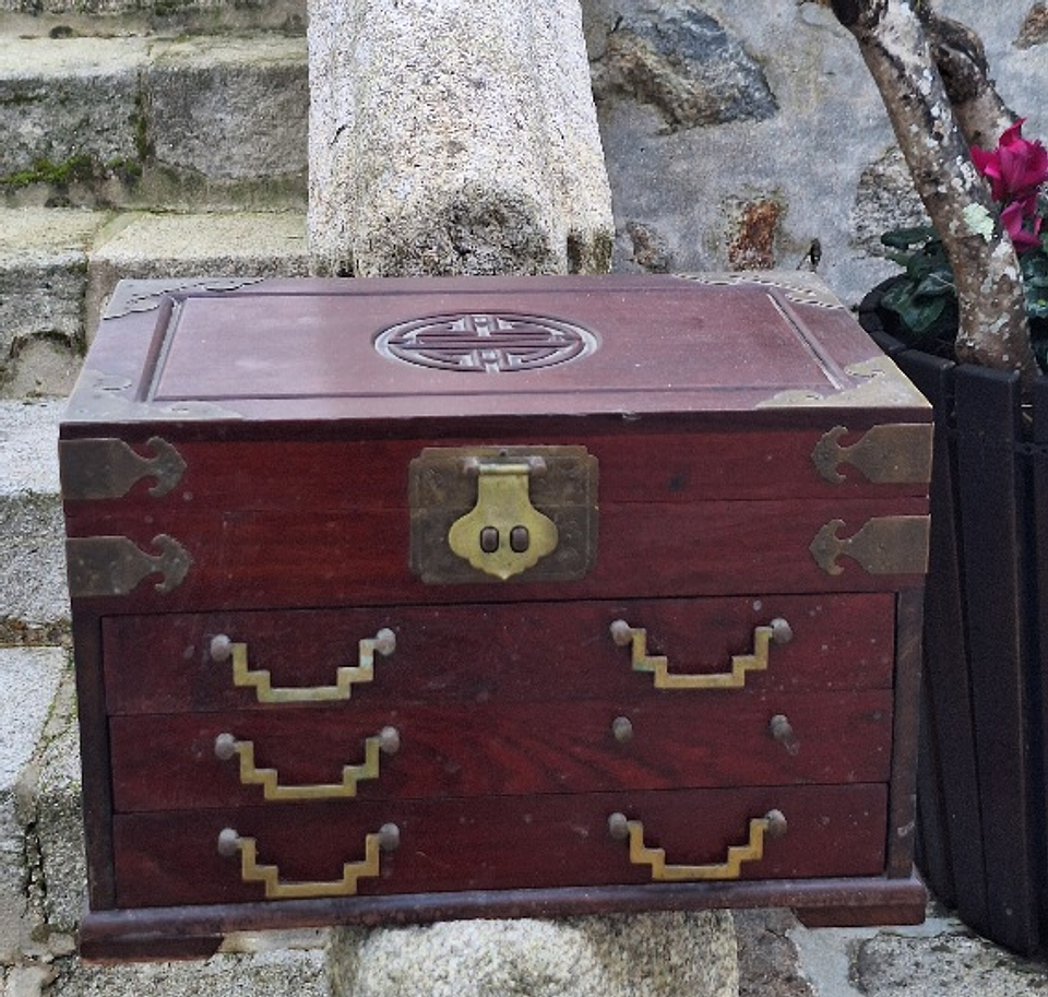 Caixa porta-Jóias, em madeira oriental  5