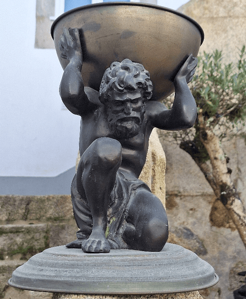 Escultura em petit-bronze " Atlas "