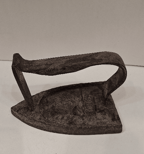 Antigo ferro de engomar 