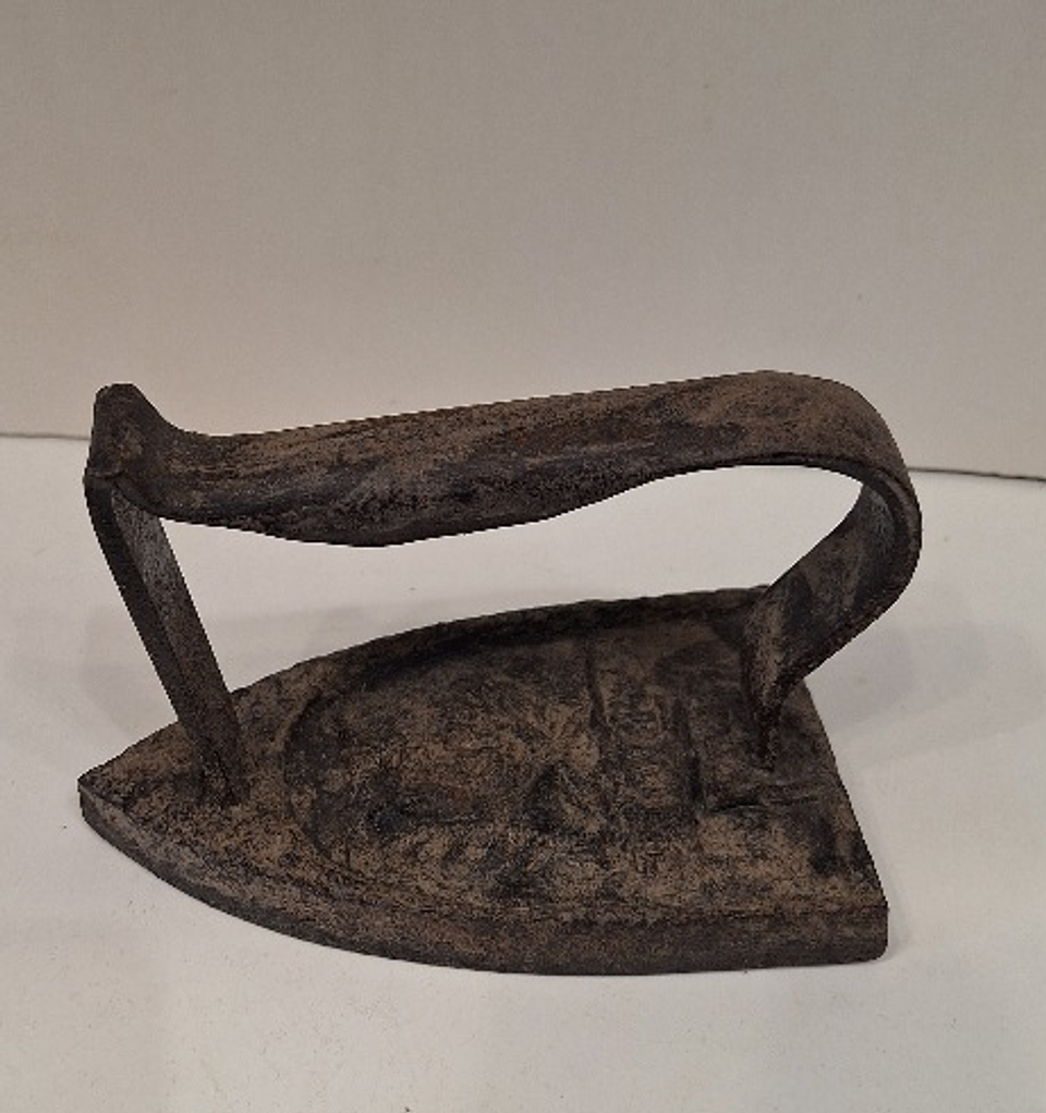 Antigo ferro de engomar  1