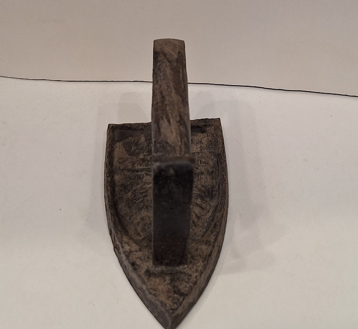 Antigo ferro de engomar  3