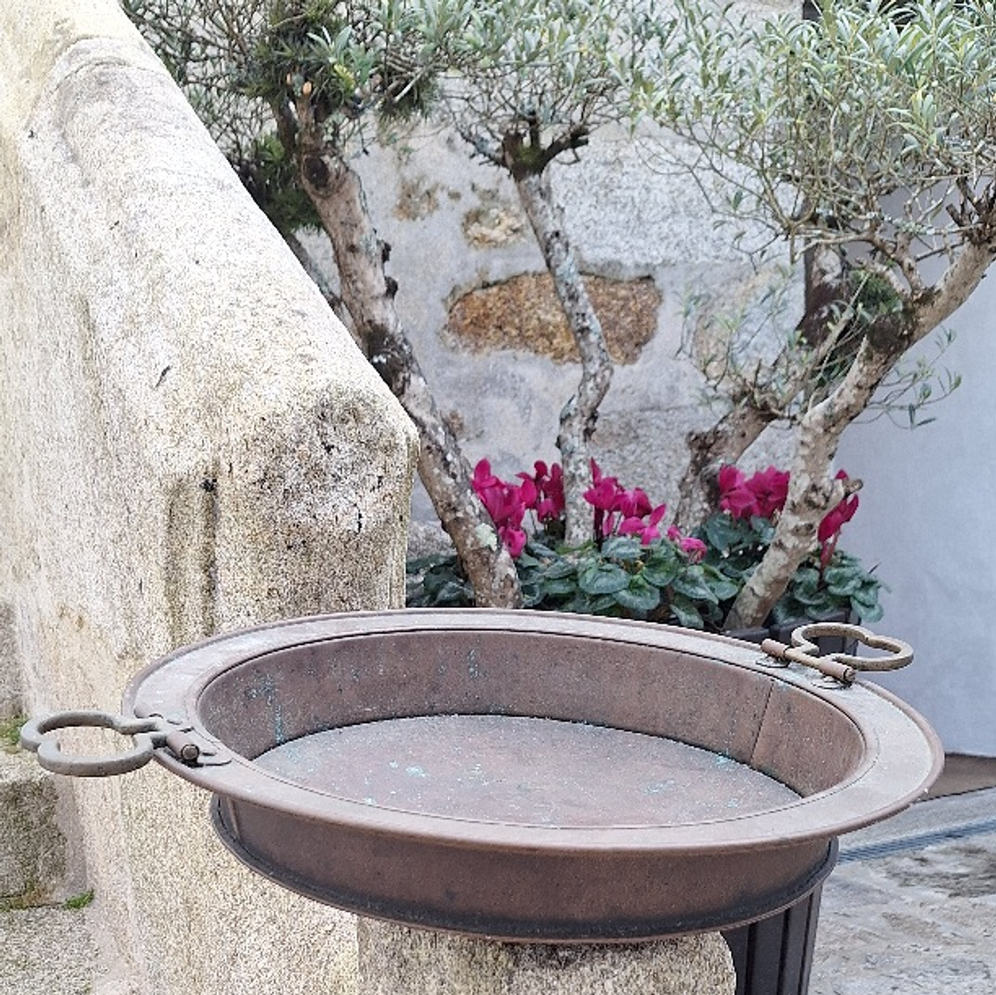 Antigo braseiro em cobre. 1