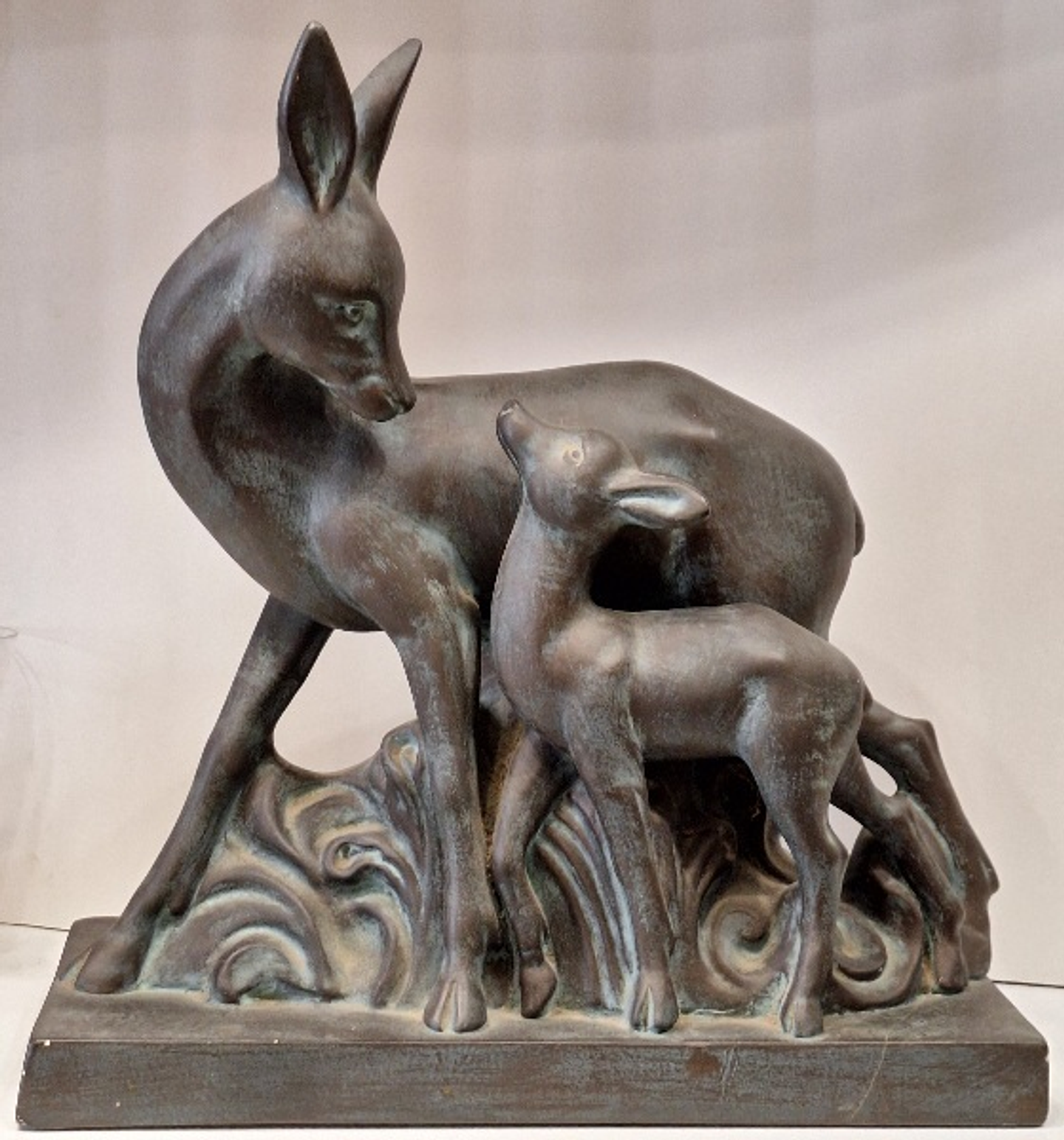 Arte Déco, Escultura de Corça com filhote  3