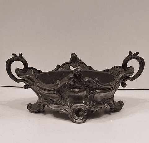 Floreira em zamak. Luis XV