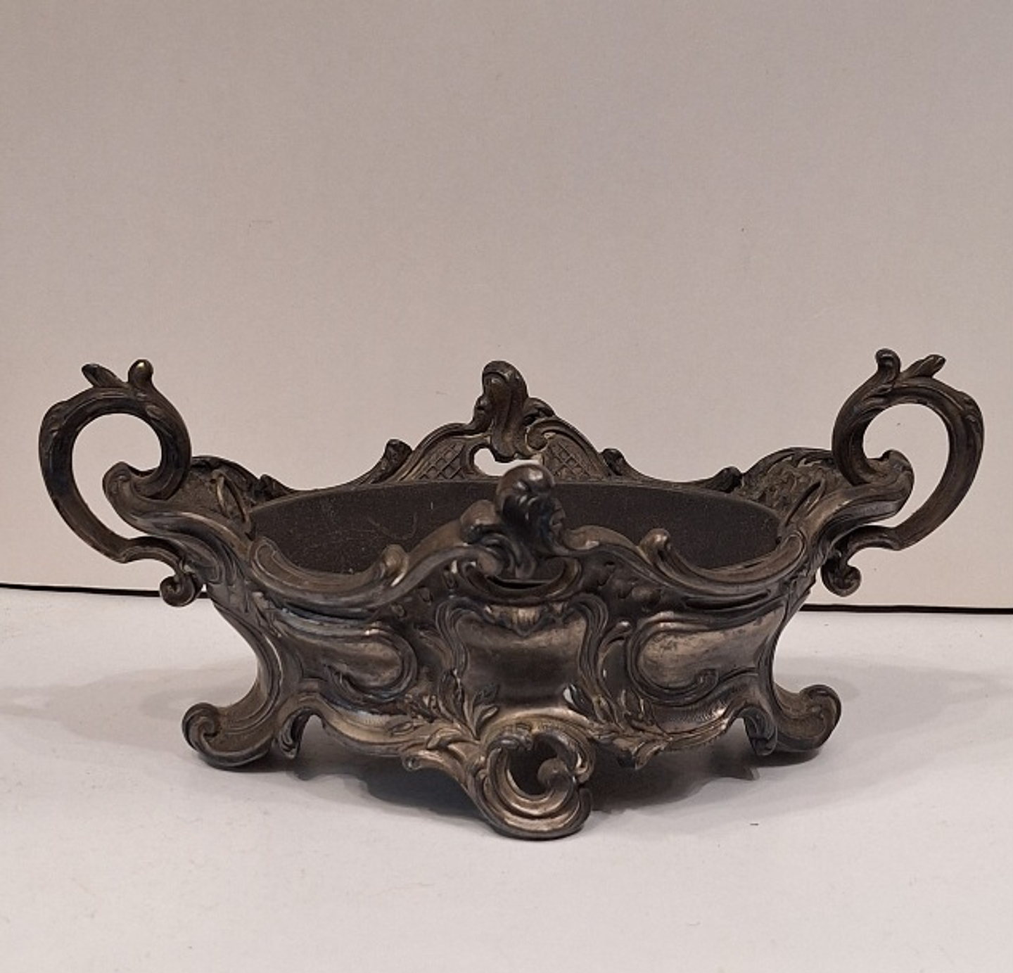 Floreira em zamak. Luis XV 1