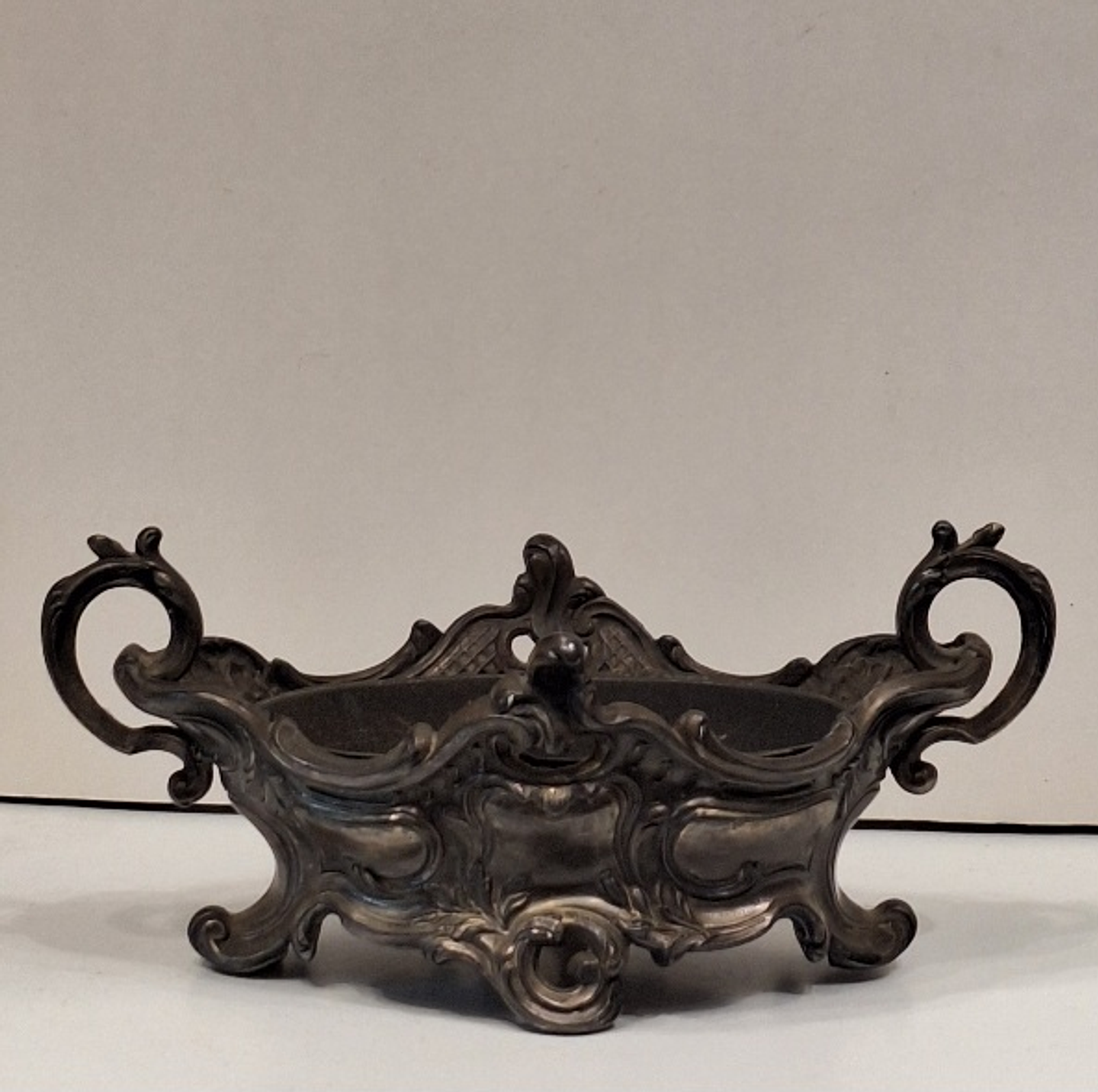 Floreira em zamak. Luis XV 4