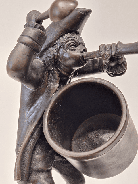 Hora do rancho. Sopeiro militar em bronze 