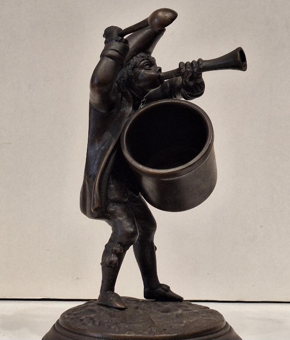 Hora do rancho. Sopeiro militar em bronze  4