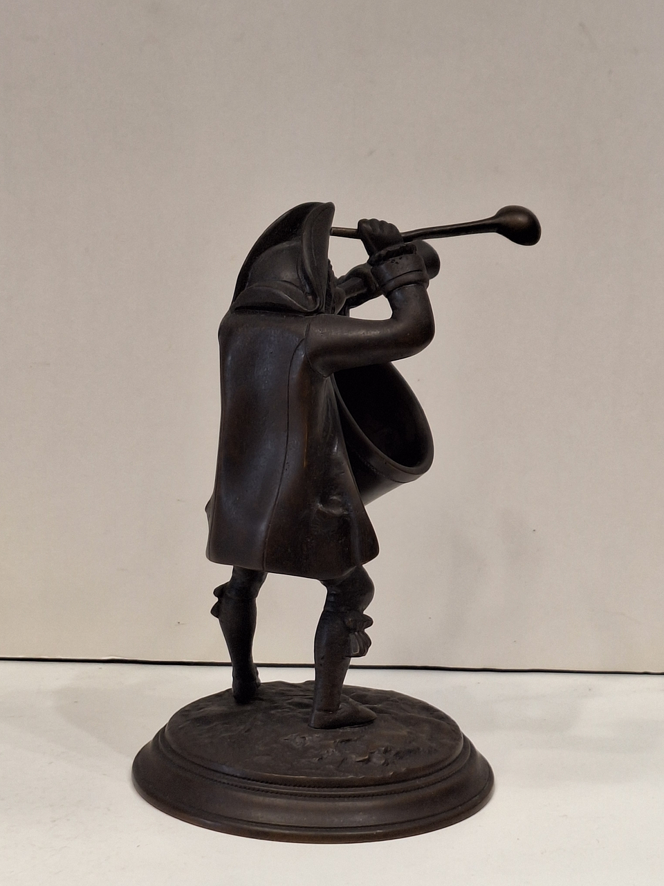 Hora do rancho. Sopeiro militar em bronze  5