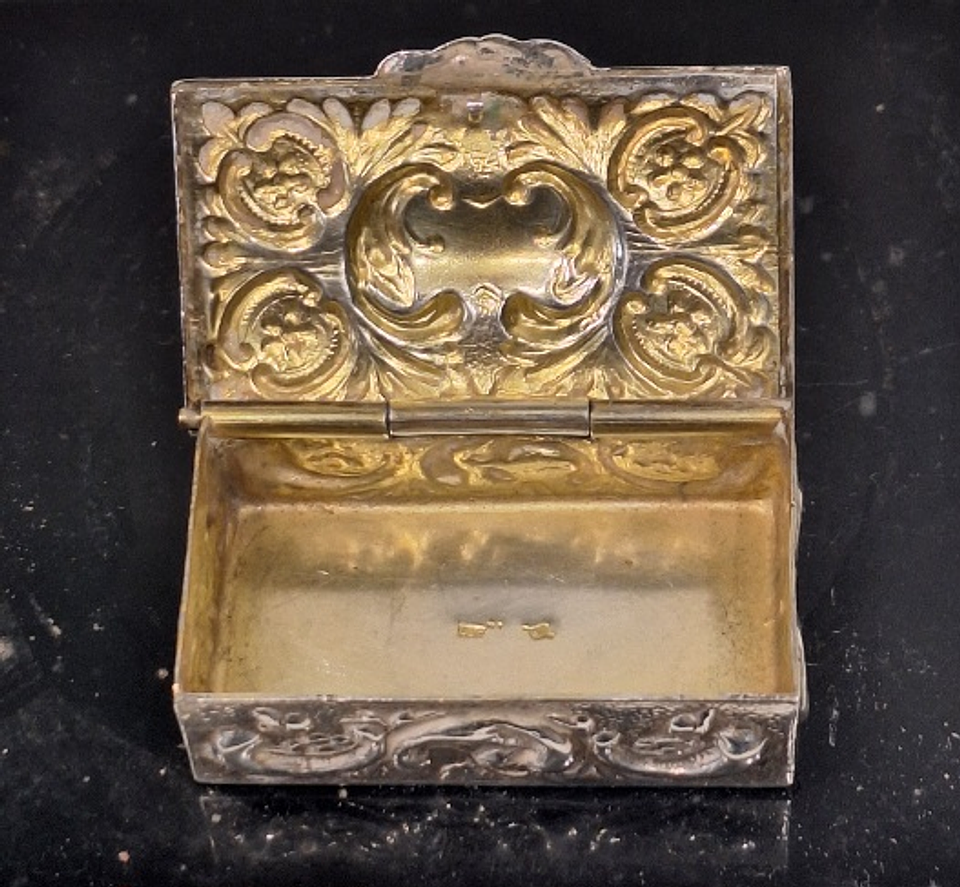 Caixa porta-pílulas em metal nobre 2