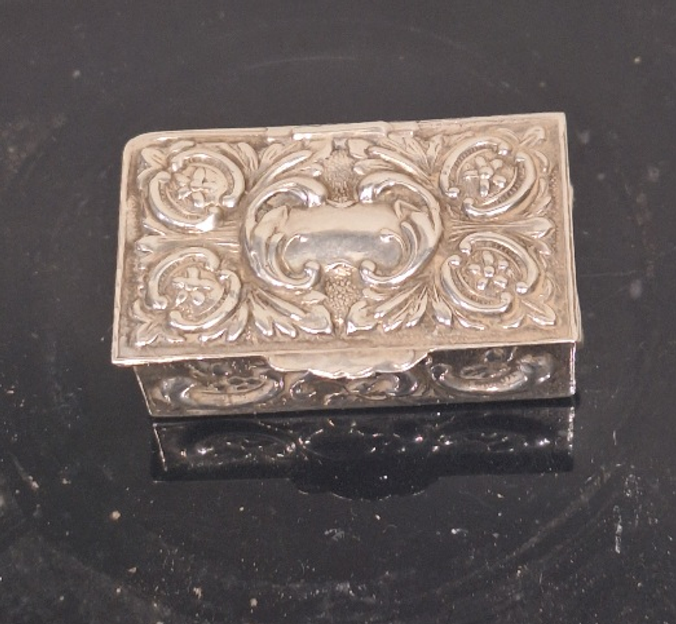 Caixa porta-pílulas em metal nobre 3