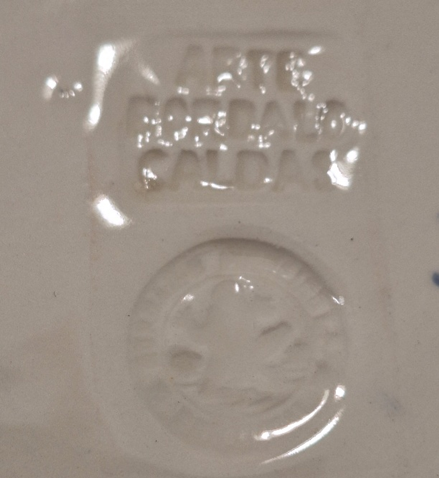 Bordallo Pinheiro, Grande vaso com alças  3