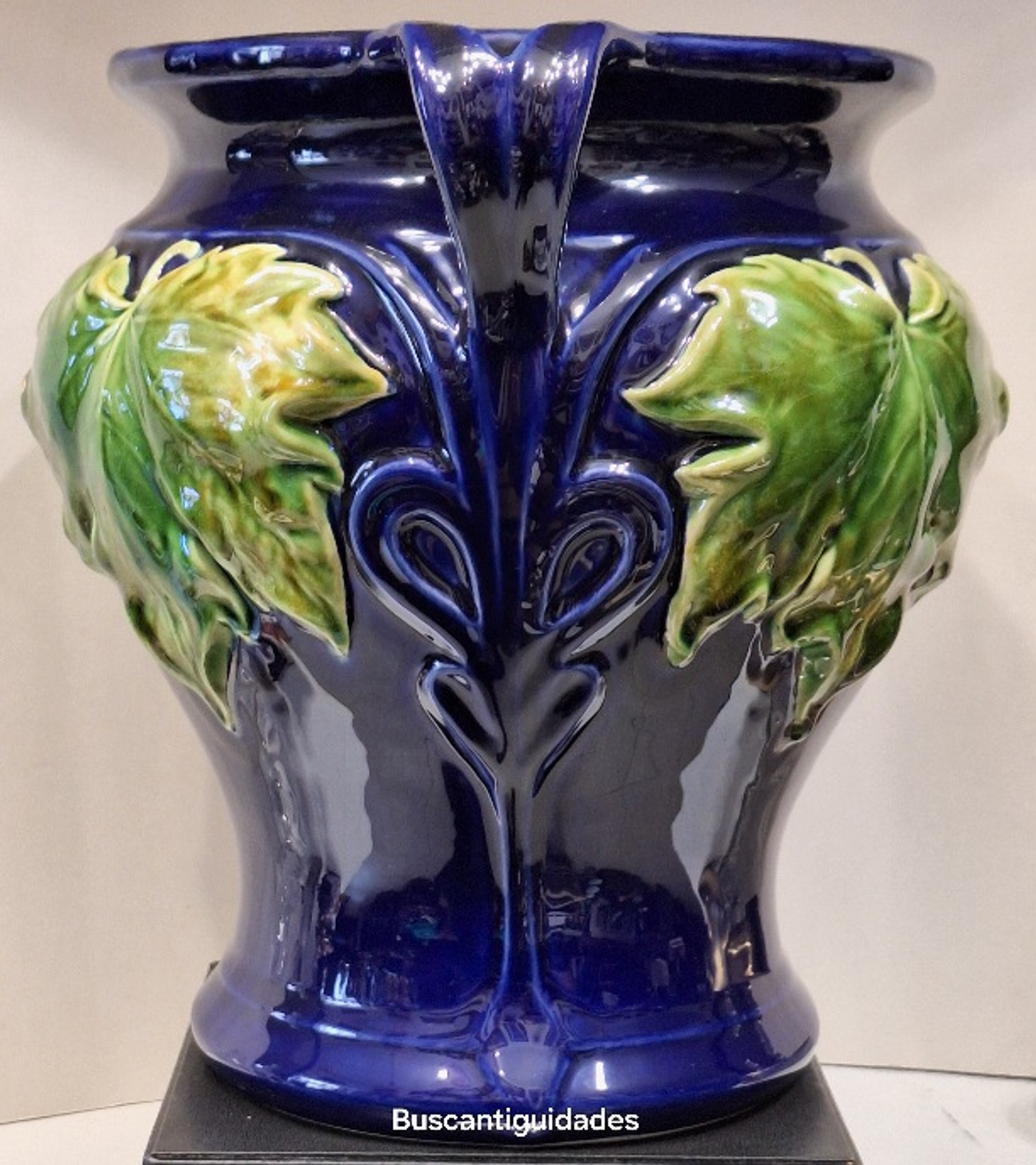 Bordallo Pinheiro, Grande vaso com alças  4