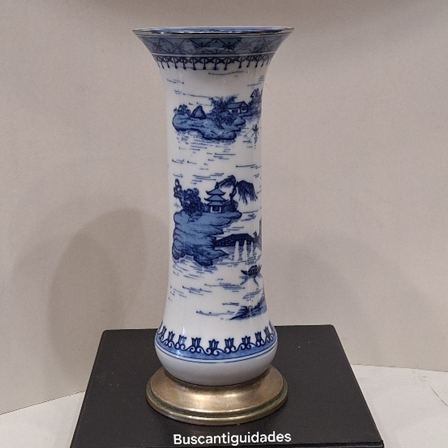 Vaso de porcelana Neoclássica com base em prata 1