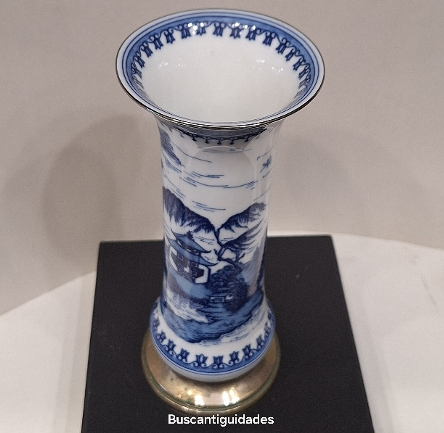 Vaso de porcelana Neoclássica com base em prata 2