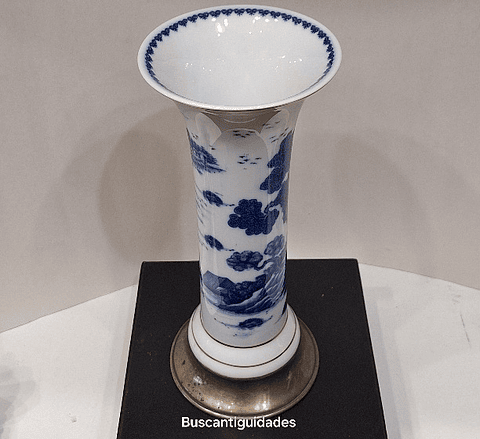 Vaso em porcelana NG, base em prata
