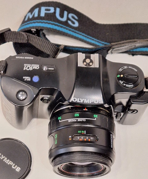 Máquina fotográfica Olympus OM 101 Power Focus