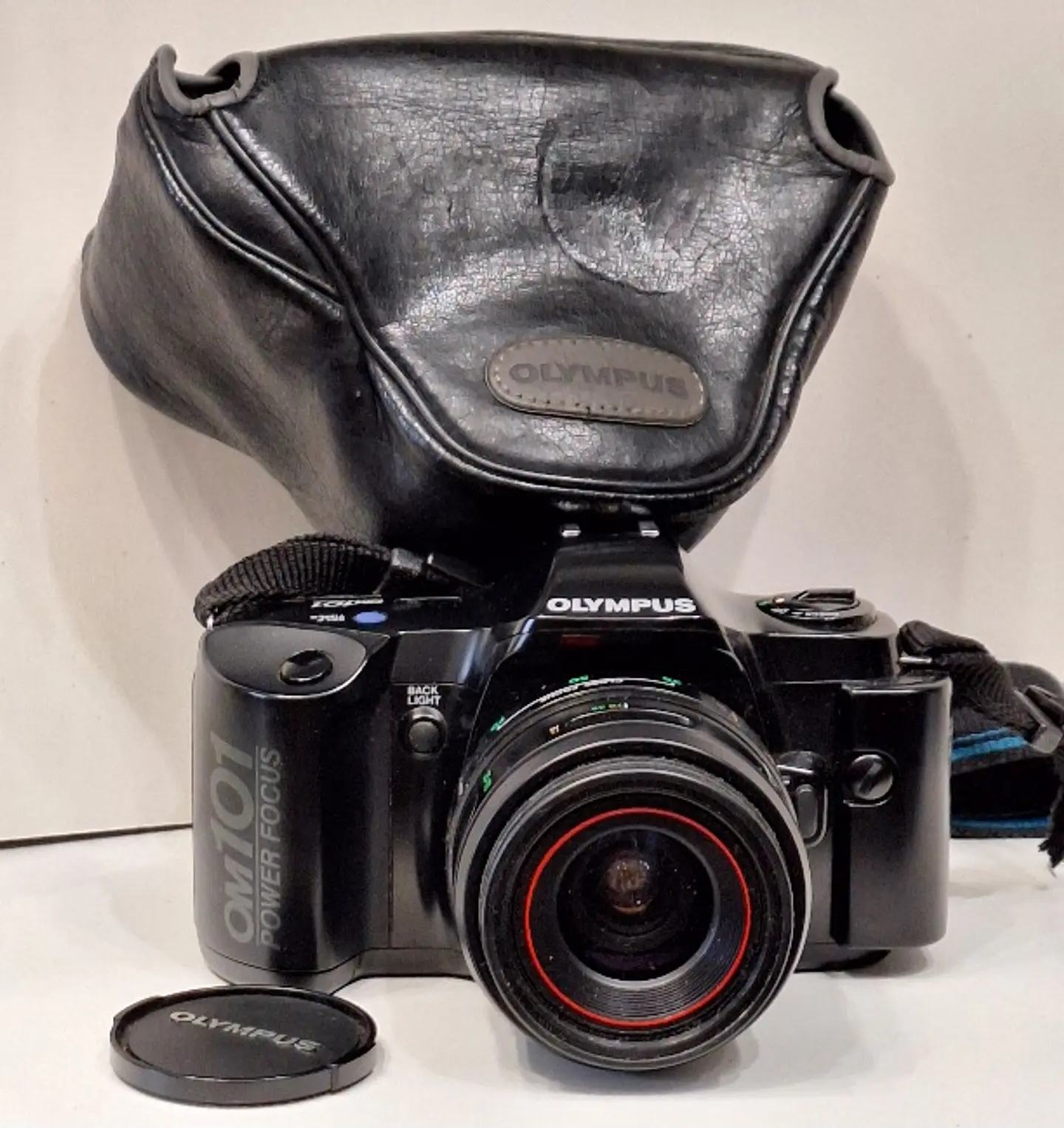 Máquina fotográfica Olympus OM 101 Power Focus 2