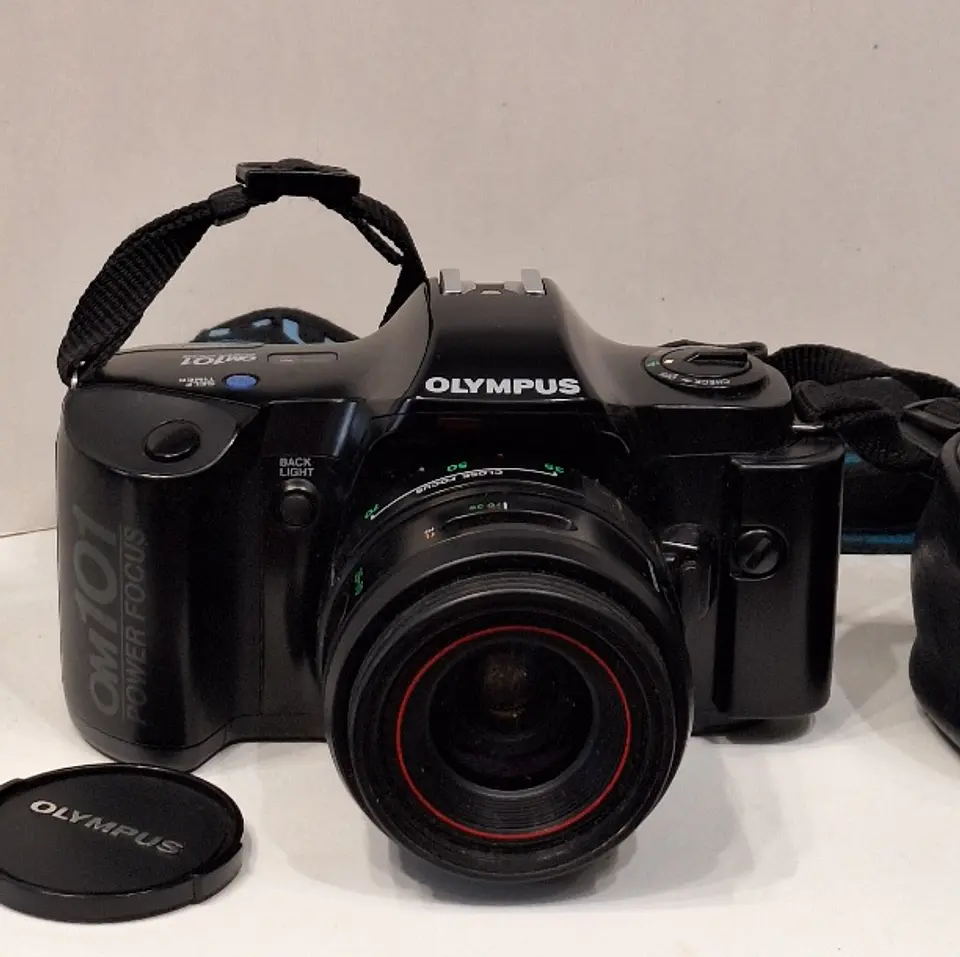 Máquina fotográfica Olympus OM 101 Power Focus 3
