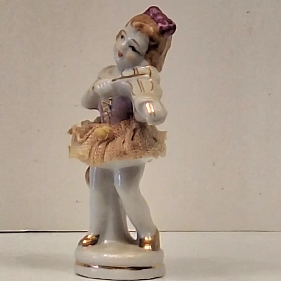 Antigo bibelot em porcelana  - Violoncelista  2