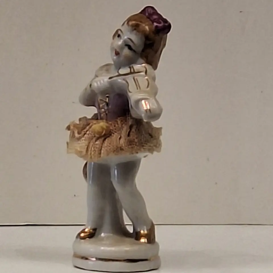 Antigo bibelot em porcelana  - Violoncelista  4