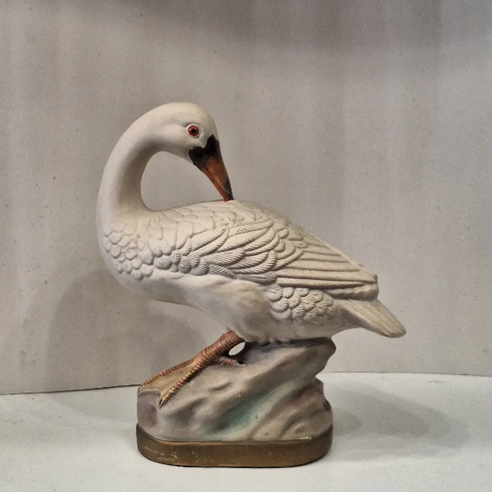 Estatueta em faiança representando Ganso 3