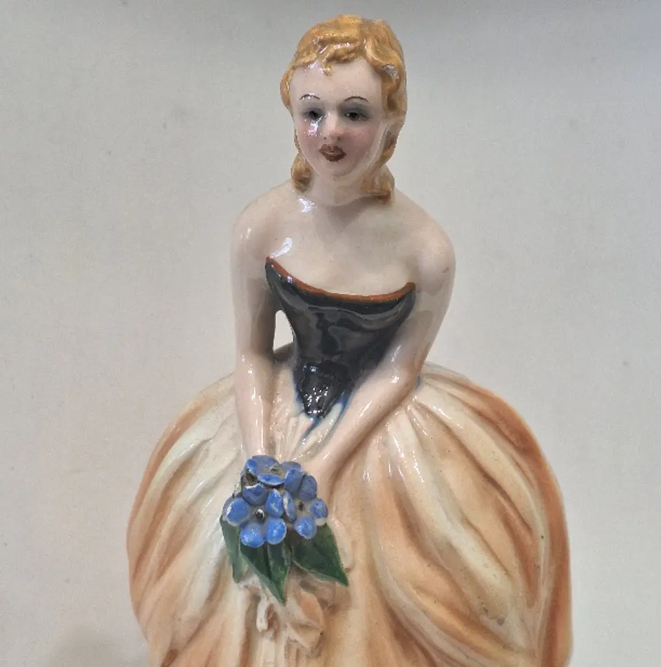 Estatueta em faiança, arte Déco  2