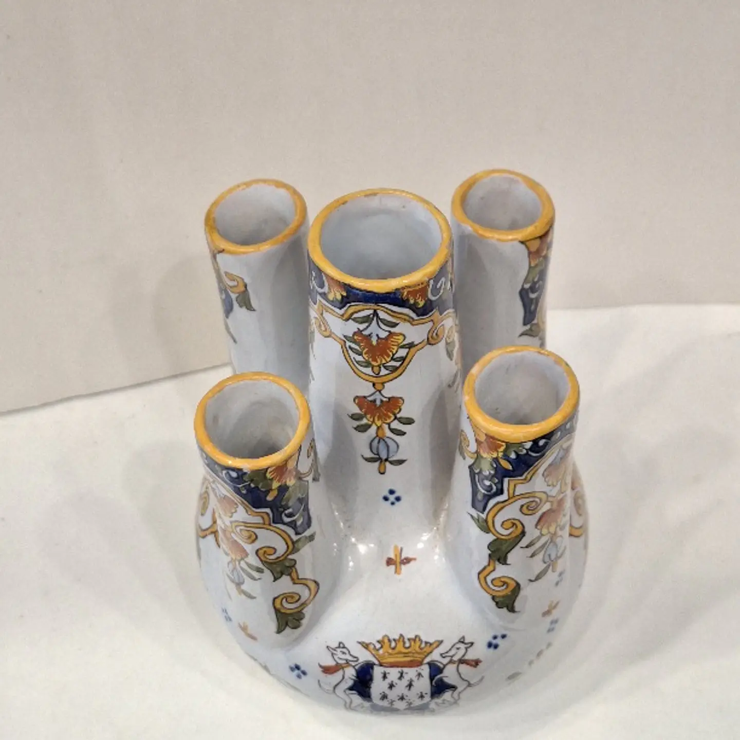 Vaso em faiança francesa de Rouen com brasão de Le Pouliguen 6