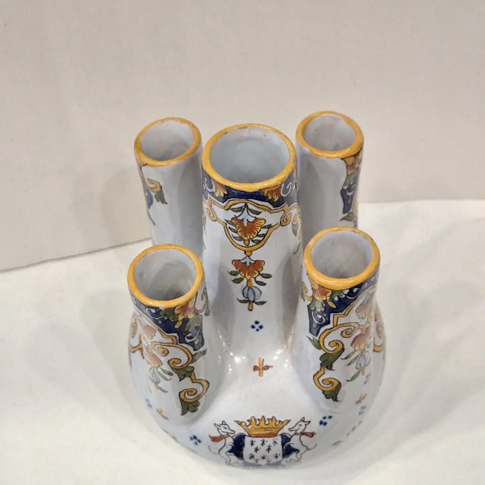 Vaso em faiança francesa de Rouen com brasão de Le Pouliguen 6