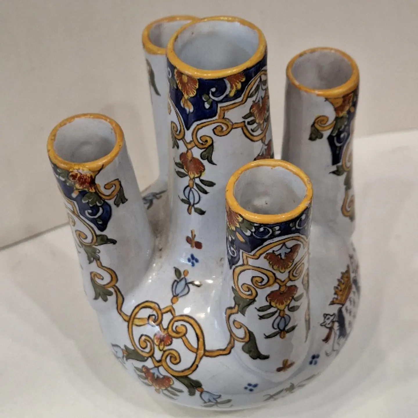 Vaso em faiança francesa de Rouen com brasão de Le Pouliguen 2