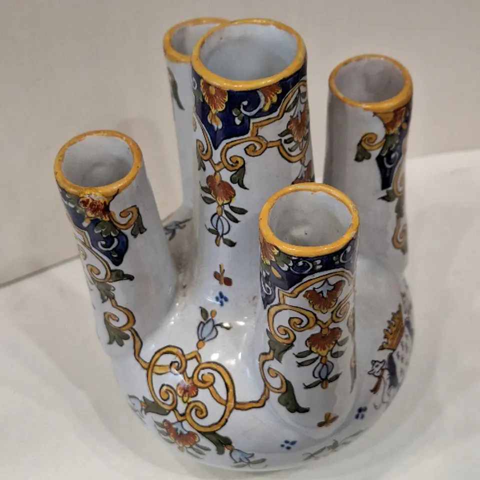 Vaso em faiança francesa de Rouen com brasão de Le Pouliguen 2