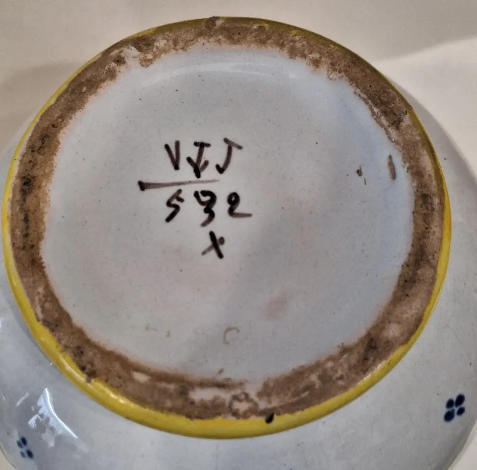 Vaso em faiança francesa de Rouen com brasão de Le Pouliguen 8