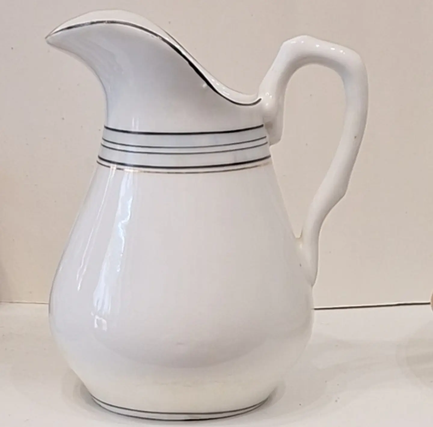 Leiteira em porcelana.  Centenário da Vista Alegre - 1924 3