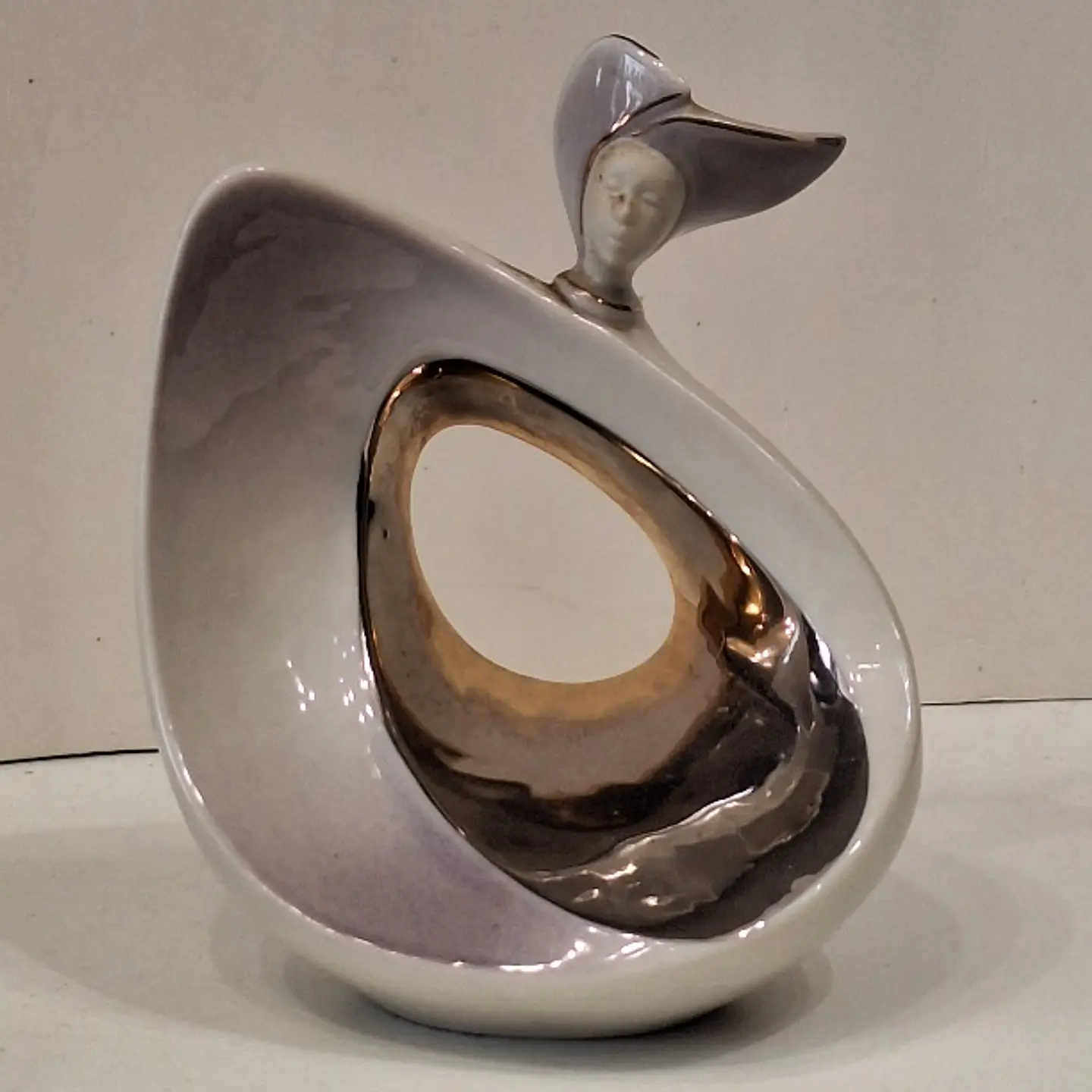 Estatueta de porcelana contemporânea GALOS em estilo Art Déco, anos 80. 1