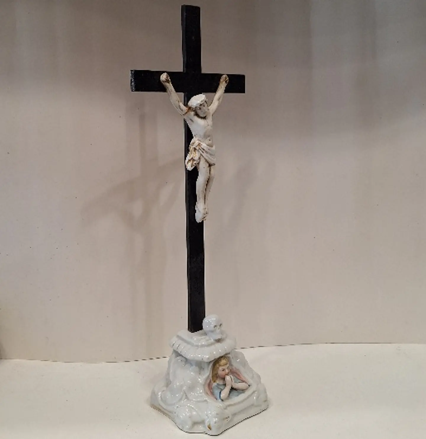 Crucifixo de oratório em porcelana vieux paris  2