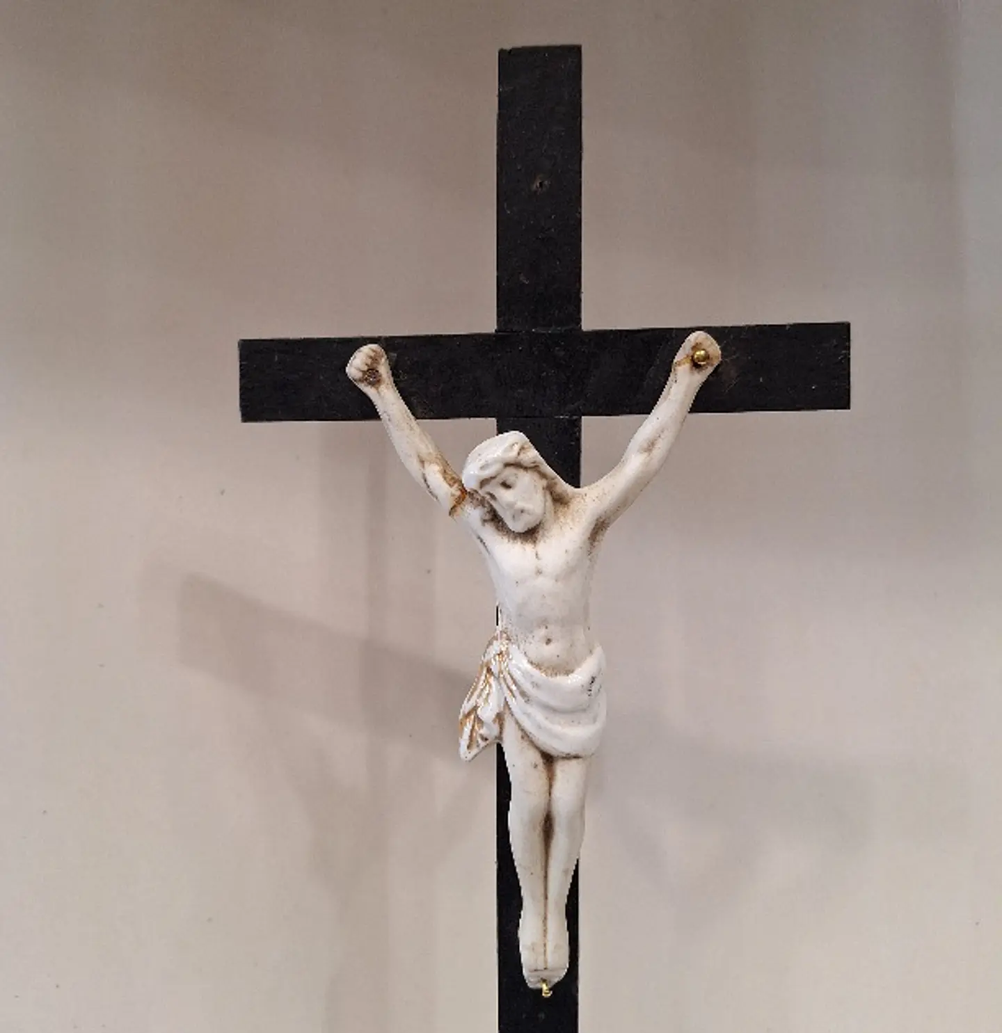 Crucifixo de oratório em porcelana vieux paris  3