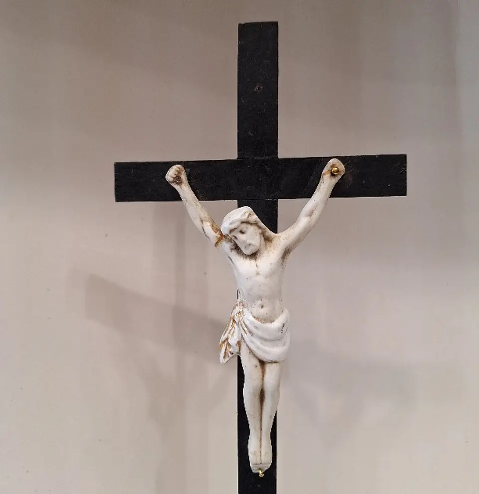 Crucifixo de oratório em porcelana vieux paris  3