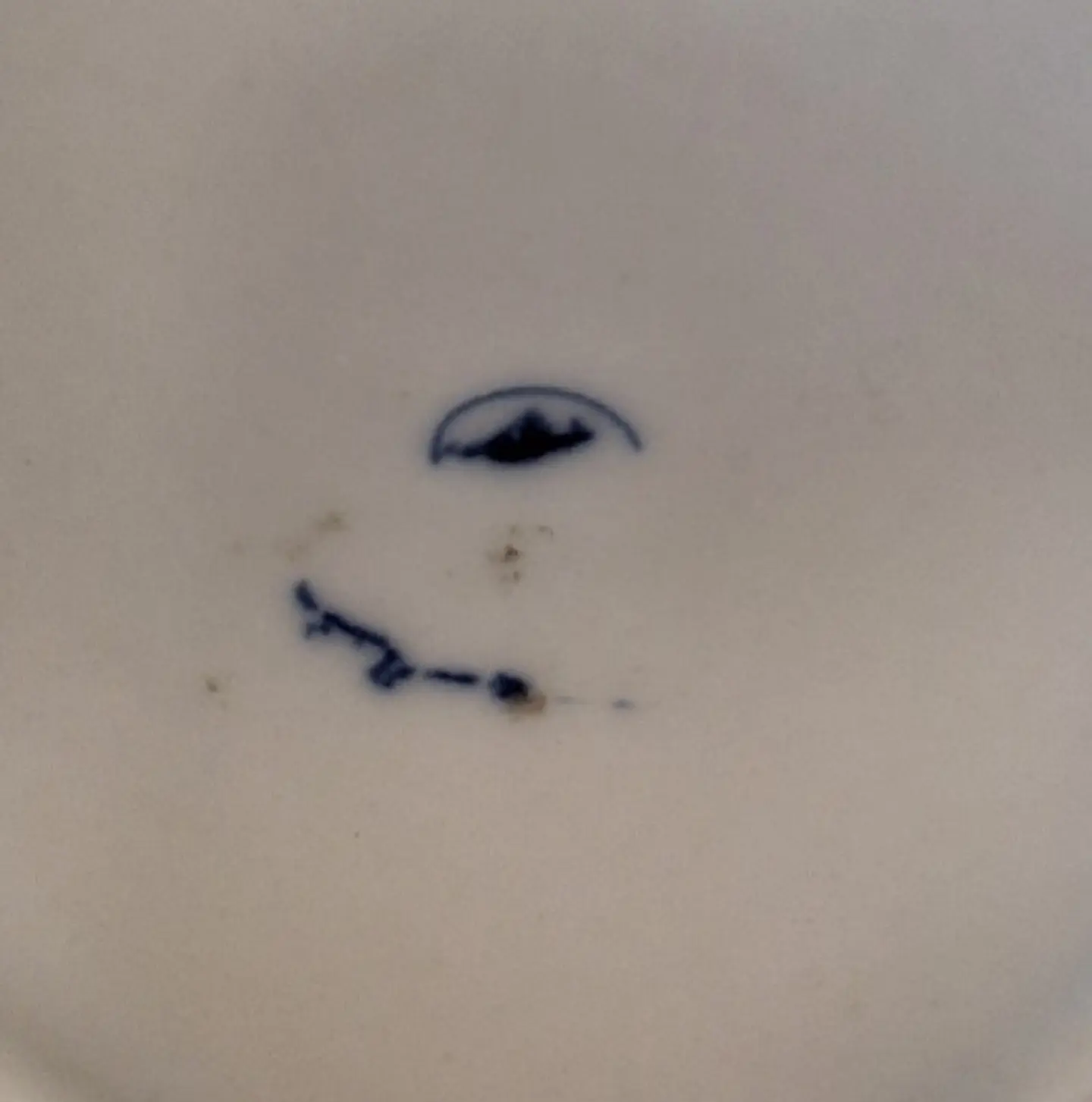Caneca antropomórfica em porcelana  5