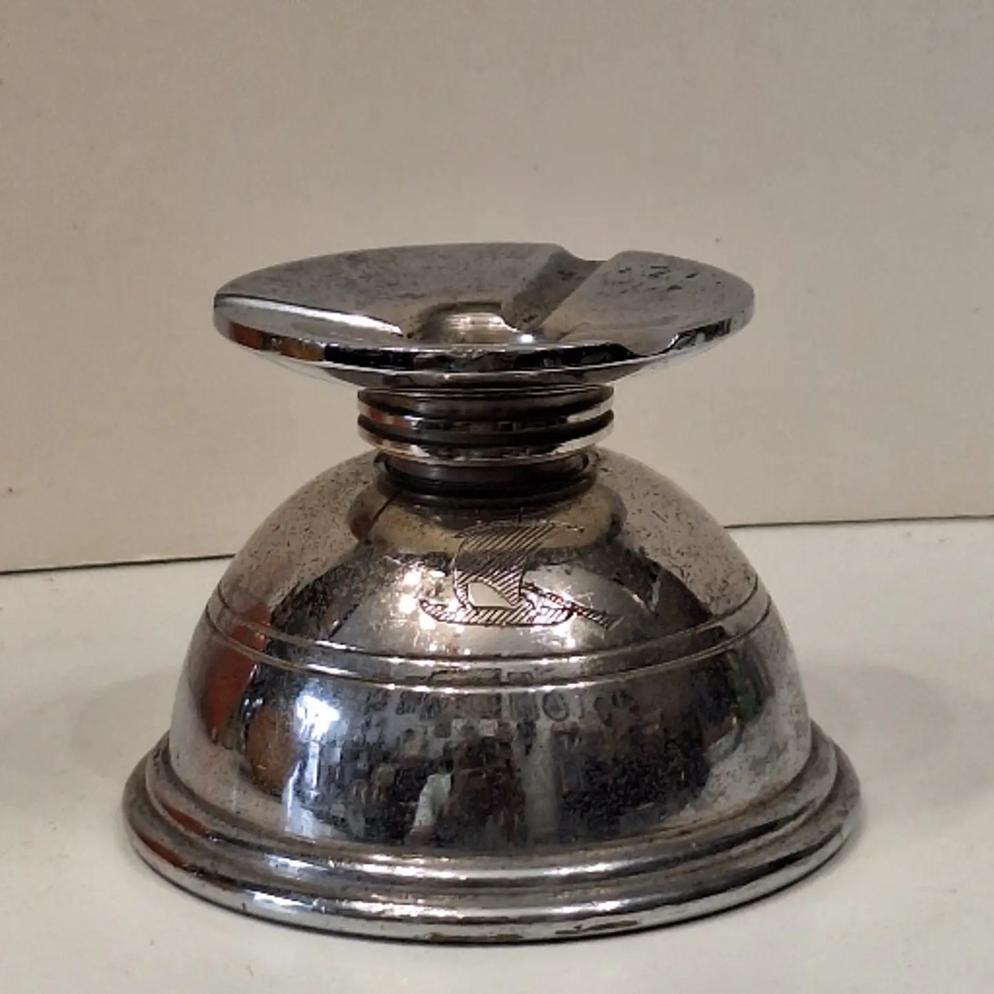 Tinteiro de mesa vintage, estilo cabrestante. 1