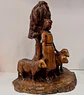 Escultura em madeira, representando pastora - Miniatura 2