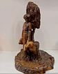 Escultura em madeira, representando pastora - Miniatura 3