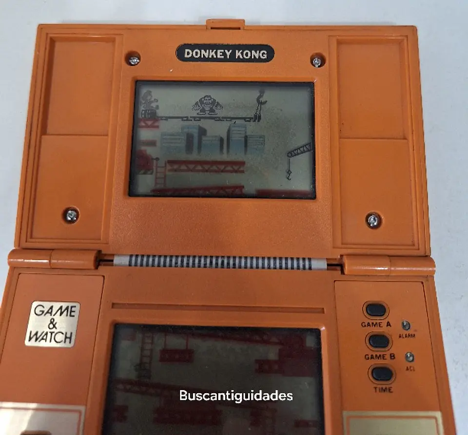 Consola portátil Nintendo Game & Watch Donkey Kong do modelo DK-52, lançada em 1982. 5