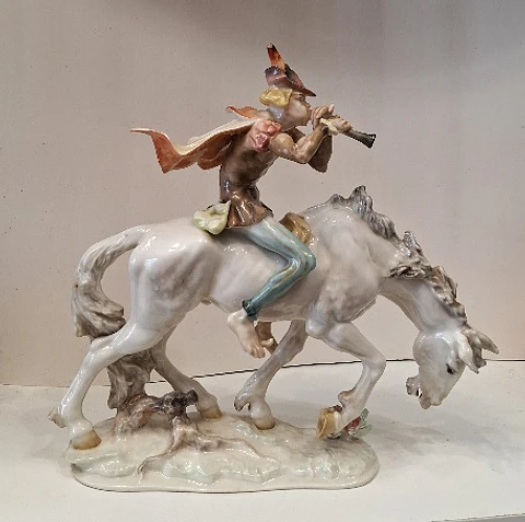 Estatueta em porcelana alemã, Hutschenreuther, modelada por Karl Tutter