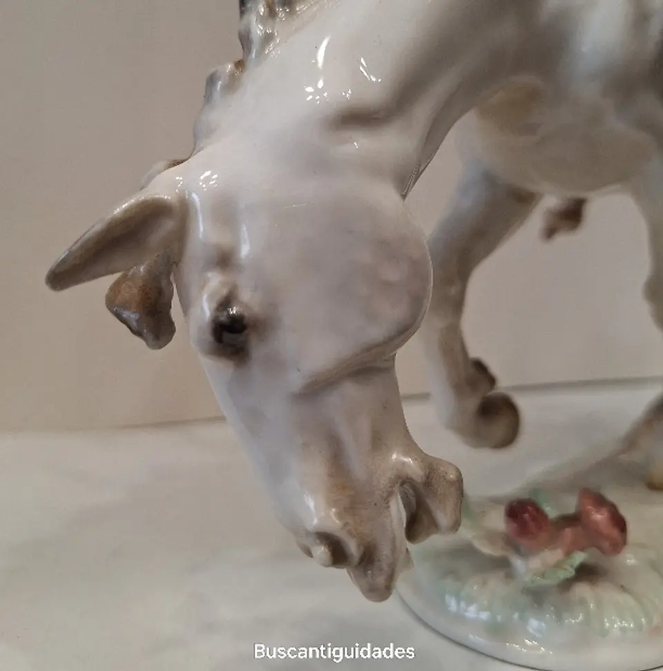 Estatueta em porcelana alemã, Hutschenreuther, modelada por Karl Tutter 4