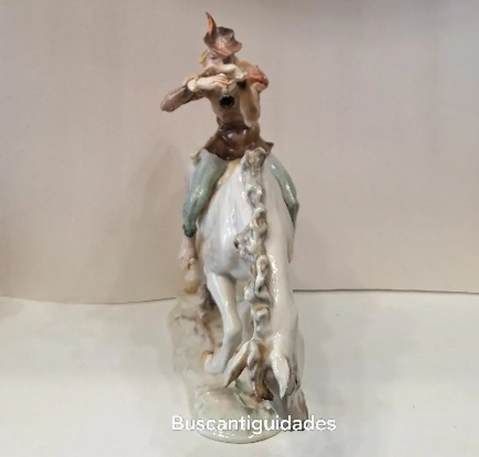 Estatueta em porcelana alemã, Hutschenreuther, modelada por Karl Tutter 8