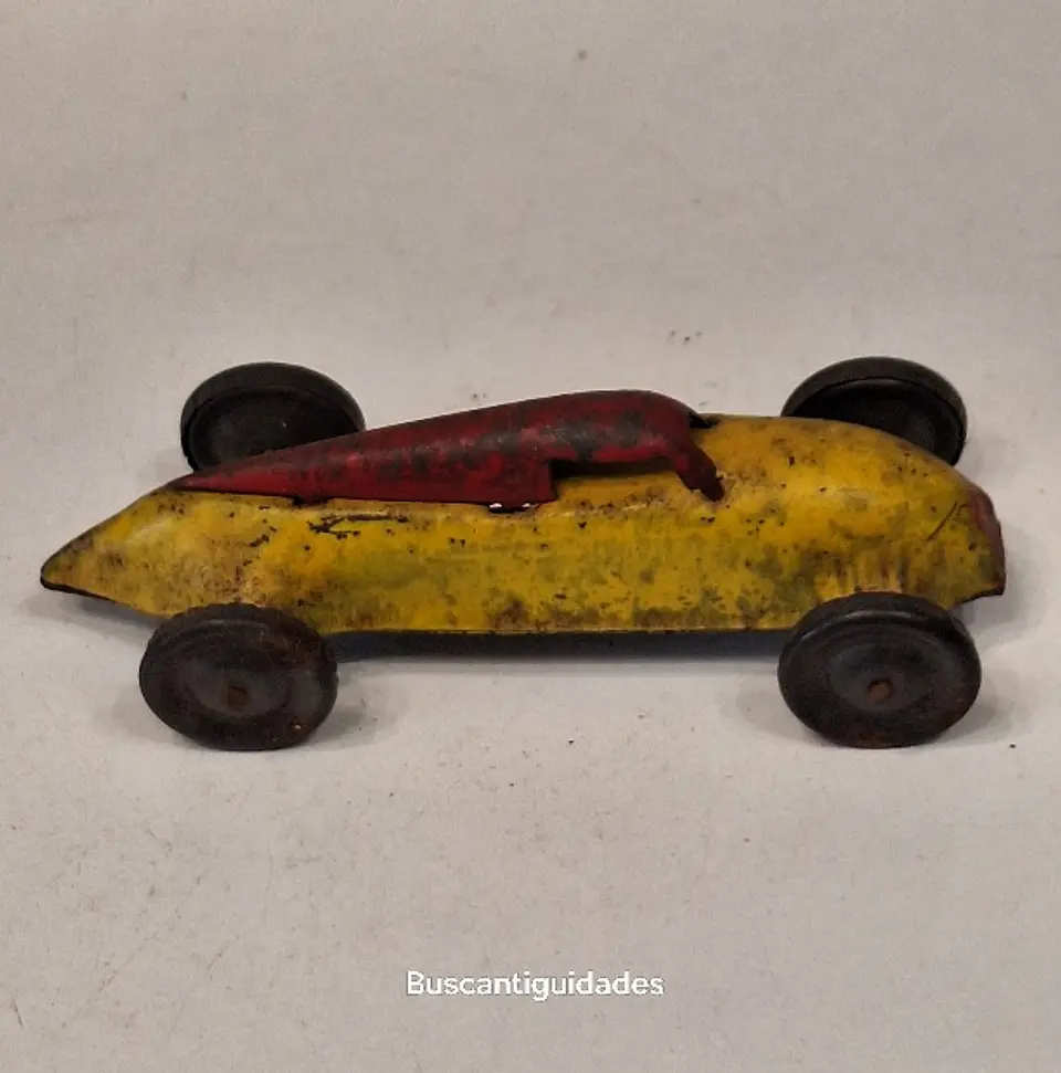 Brinquedo carro bicudo - AML 2
